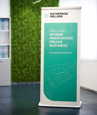 Termékprezentációs 3d látványtervek www.Reklámeszköz.hu Roll-up banner,sajtófal, grafikai tervezés